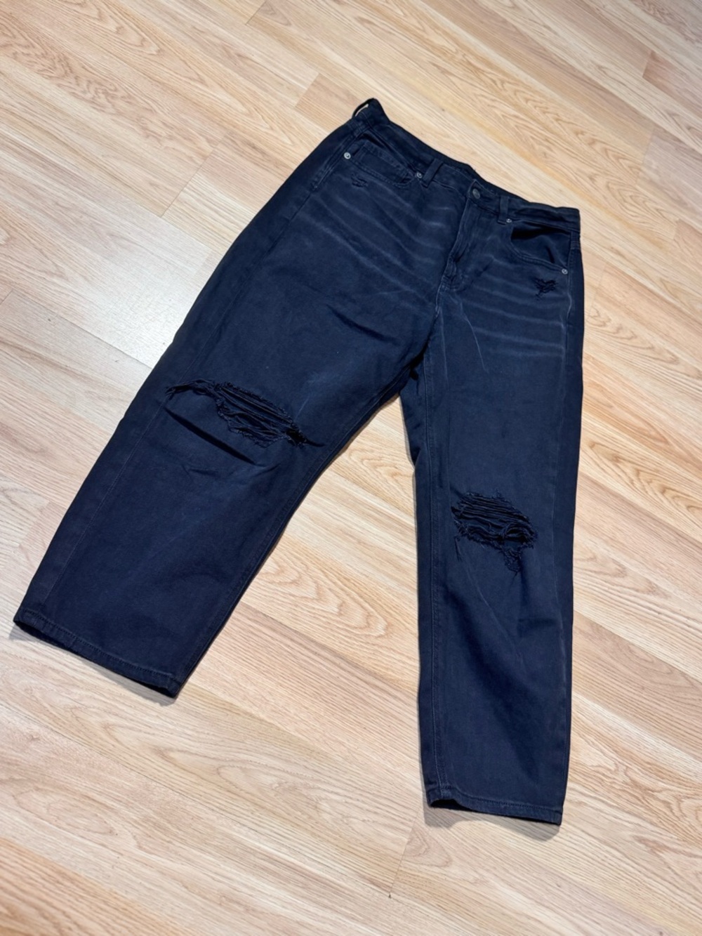 American Eagle | Black Distressed Knee Jeans